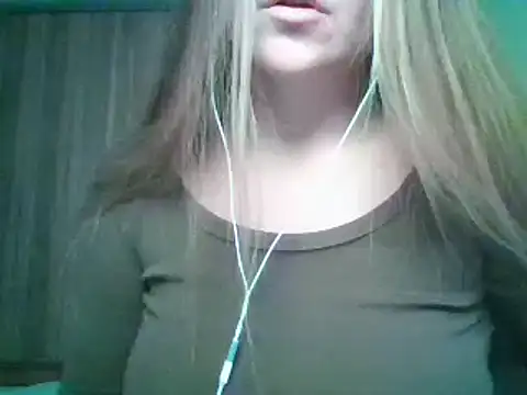 Snapshot of Evasapples chatting on September 20, 2025, 3:39 pm Evasapples online show from September 20, 2025, 3:39 pm