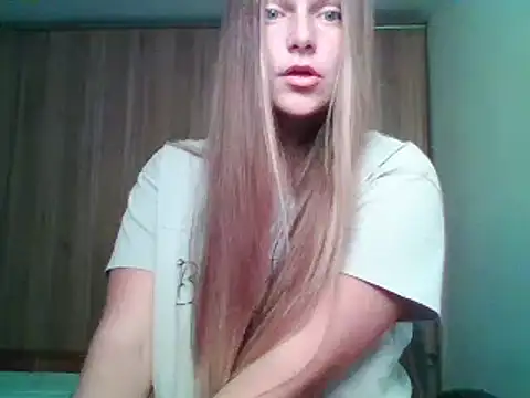 Snapshot of Evasapples chatting on October 2, 2025, 4:32 pm Evasapples online show from October 2, 2025, 4:32 pm