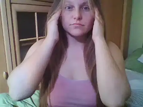 Snapshot of Evasapples chatting on February 9, 2025, 5:01 pm Evasapples online show from February 9, 2025, 5:01 pm