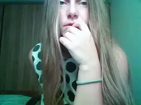 Snapshot of Evasapples chatting on October 26, 2025, 8:37 am Evasapples online show from October 26, 2025, 8:37 am