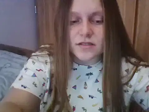 Snapshot of Evasapples chatting on February 21, 2025, 11:33 am Evasapples online show from February 21, 2025, 11:33 am