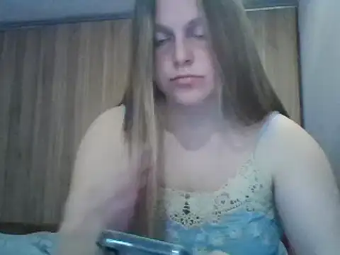 Snapshot of Evasapples chatting on March 6, 2025, 7:43 pm Evasapples online show from March 6, 2025, 7:43 pm