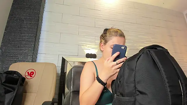 dorothy vegga online show from November 15, 2025, 3:54 am