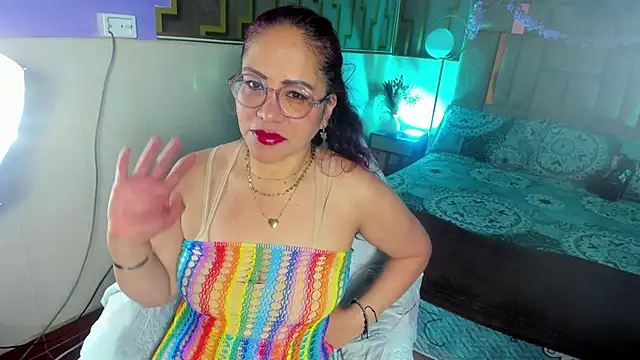 maria paulac online show from October 19, 2025, 5:10 am