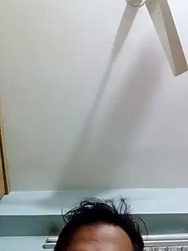 akash125800 online show from February 18, 2026, 2:09 am