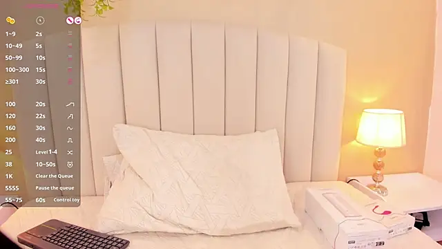 Realbadbxtch online show from April 21, 2026, 1:42 am