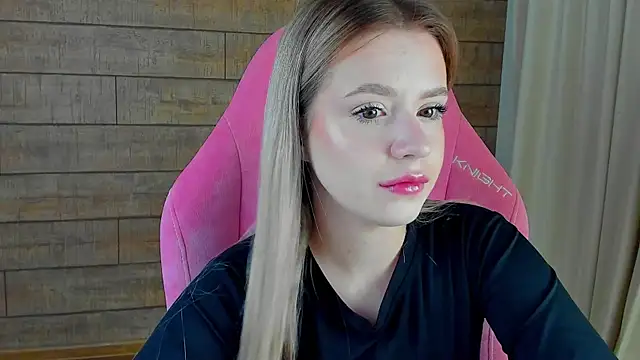 MilanaBalmain online show from March 21, 2026, 4:14 am