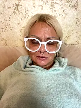 Snapshot of Gardener_of_Illusions chatting on November 3, 2025, 3:56 am Gardener of Illusions online show from November 3, 2025, 3:56 am