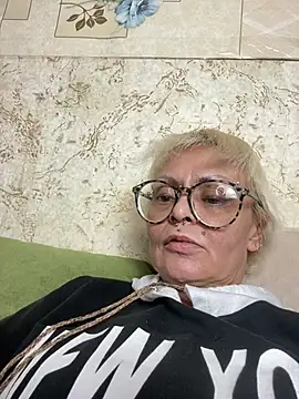 Snapshot of Gardener_of_Illusions chatting on March 7, 2025, 4:02 am Gardener of Illusions online show from March 7, 2025, 4:02 am