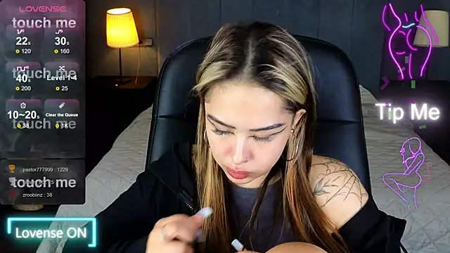 baby  kim online show from November 28, 2025, 8:25 am