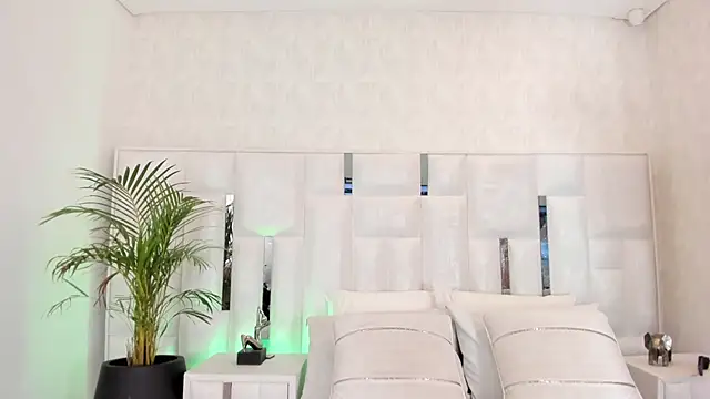 Snapshot of im_nika_ chatting on October 2, 2025, 12:52 pm im nika online show from October 2, 2025, 12:52 pm