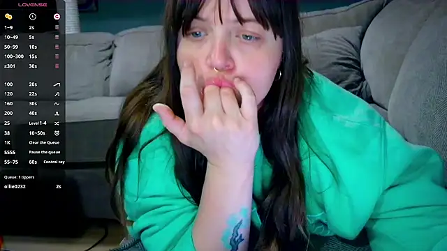 princess emily4723 online show from April 20, 2026, 1:35 pm