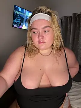 Snapshot of Dolly19x chatting on December 7, 2024, 10:34 pm Dolly19x online show from December 7, 2024, 10:34 pm