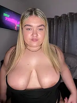 Snapshot of Dolly19x chatting on December 5, 2024, 3:23 pm Dolly19x online show from December 5, 2024, 3:23 pm