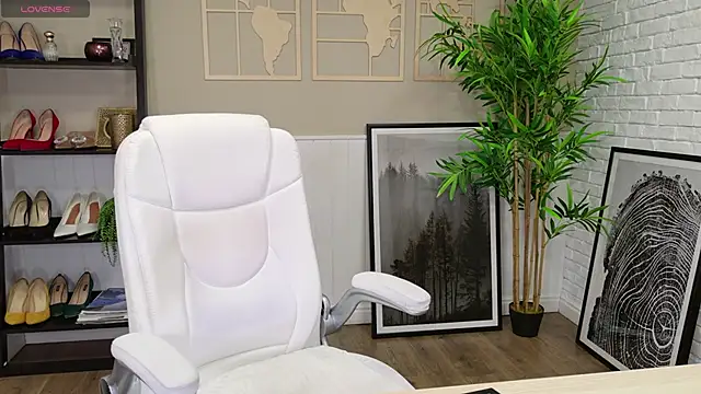 LadyLeea online show from September 9, 2025, 4:33 am