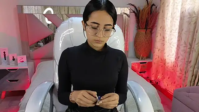 Mia Fischer online show from March 13, 2026, 11:37 am