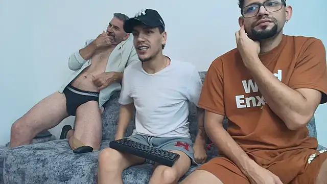 Snapshot of Benjamin_show chatting on November 18, 2025, 8:45 pm Benjamin show online show from November 18, 2025, 8:45 pm