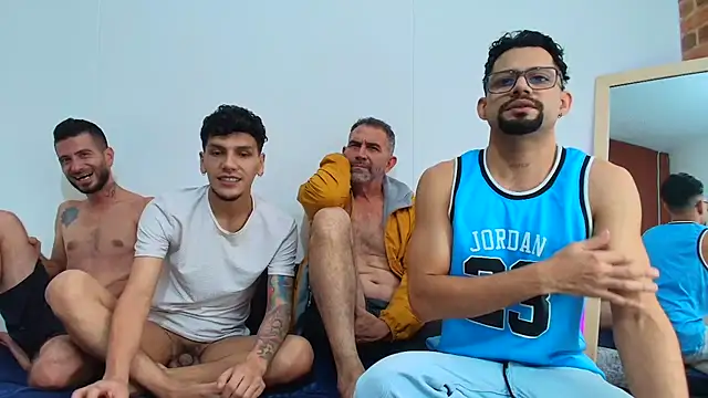 Snapshot of Benjamin_show chatting on November 27, 2025, 8:42 pm Benjamin show online show from November 27, 2025, 8:42 pm