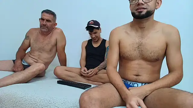 Snapshot of Benjamin_show chatting on October 30, 2025, 2:47 pm Benjamin show online show from October 30, 2025, 2:47 pm