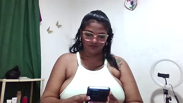 alejandraboobs07 online show from April 17, 2026, 11:51 pm