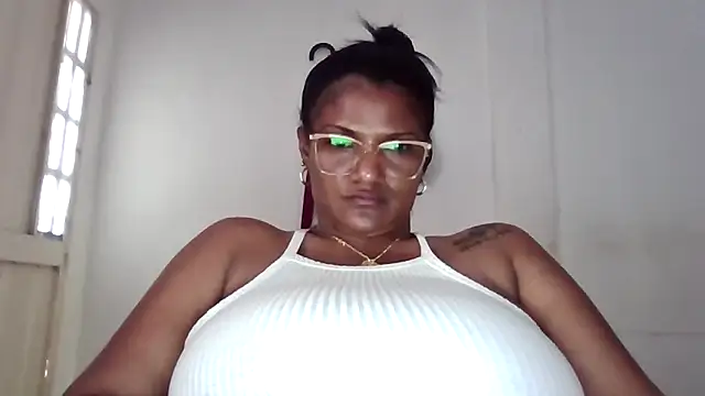 alejandraboobs07 online show from April 4, 2026, 9:32 pm