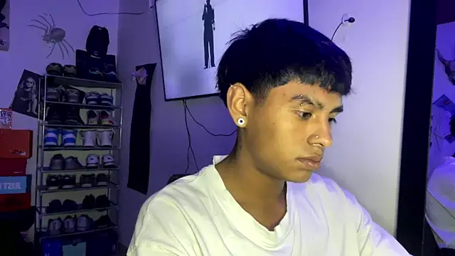 Snapshot of _Billowy_ chatting on November 8, 2025, 10:35 pm Billowy online show from November 8, 2025, 10:35 pm