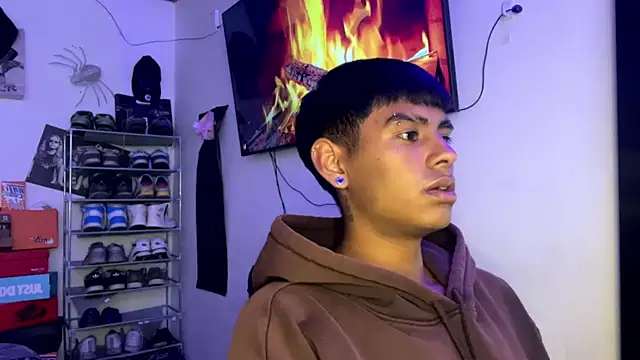 Snapshot of _Billowy_ chatting on November 24, 2025, 6:08 pm Billowy online show from November 24, 2025, 6:08 pm