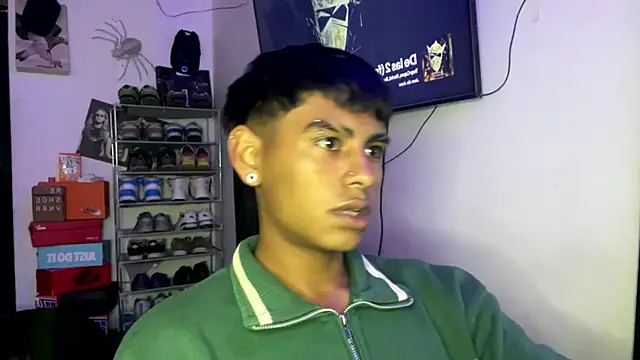 Snapshot of _Billowy_ chatting on November 15, 2025, 4:55 pm Billowy online show from November 15, 2025, 4:55 pm