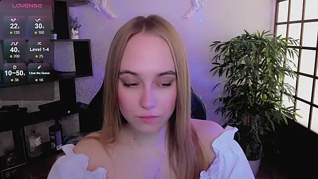 LianaBright online show from March 23, 2025, 2:15 am