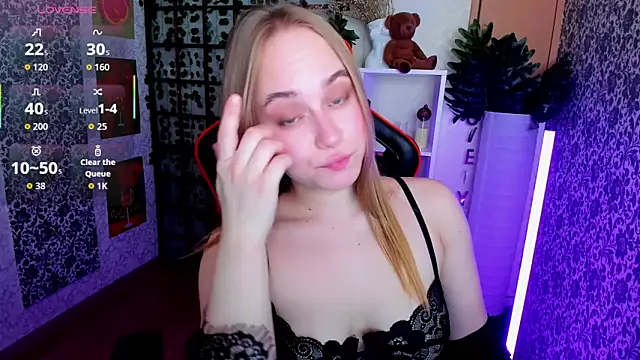 LianaBright online show from February 8, 2026, 4:21 am