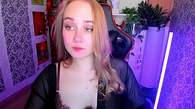 LianaBright online show from February 19, 2026, 2:19 am