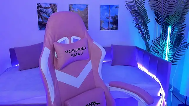 LianaBright online show from February 4, 2025, 9:07 am