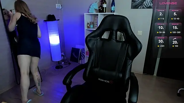 LianaBright online show from October 18, 2025, 2:35 am