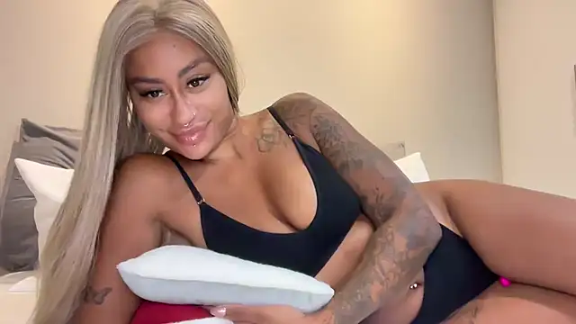 Snapshot of CoCo-Queen chatting on February 7, 2025, 6:14 am CoCo-Queen online show from February 7, 2025, 6:14 am