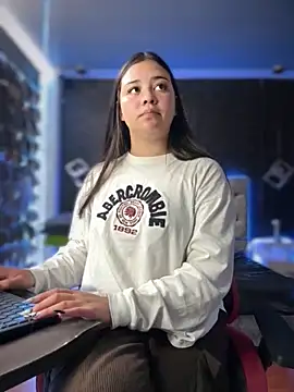 Paloma  LS online show from October 21, 2025, 5:23 pm