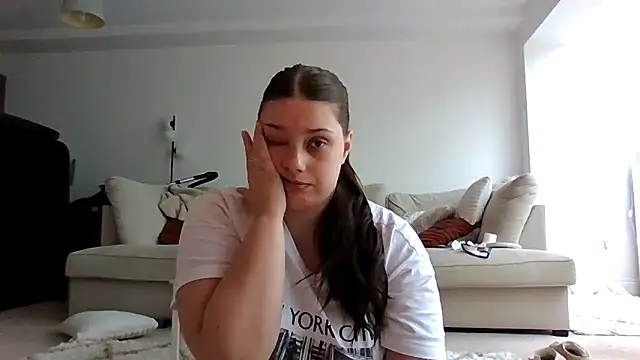 Krystal Tx online show from May 5, 2026, 2:31 pm