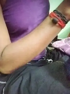 Snapshot of aadhini01 chatting on March 8, 2025, 8:55 am aadhini01 online show from March 8, 2025, 8:55 am