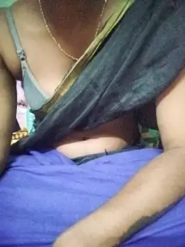 Snapshot of aadhini01 chatting on February 18, 2025, 5:09 pm aadhini01 online show from February 18, 2025, 5:09 pm