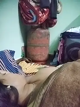 Snapshot of aadhini01 chatting on March 14, 2025, 9:10 pm aadhini01 online show from March 14, 2025, 9:10 pm