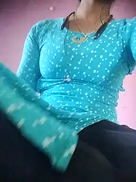 Snapshot of aadhini01 chatting on March 7, 2025, 7:08 am aadhini01 online show from March 7, 2025, 7:08 am