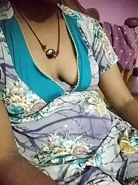 aadhini01 online show from November 14, 2025, 6:33 pm