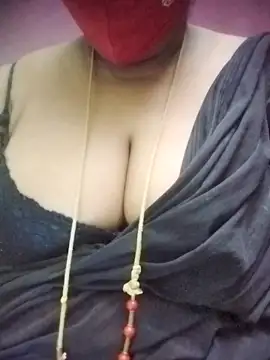 Snapshot of aadhini01 chatting on September 22, 2025, 9:32 pm aadhini01 online show from September 22, 2025, 9:32 pm