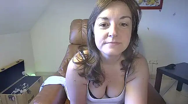 Snapshot of stunning_Rosi chatting on March 8, 2025, 6:43 am stunning Rosi online show from March 8, 2025, 6:43 am
