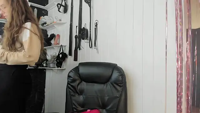 jessiburningheels online show from November 14, 2025, 10:08 am