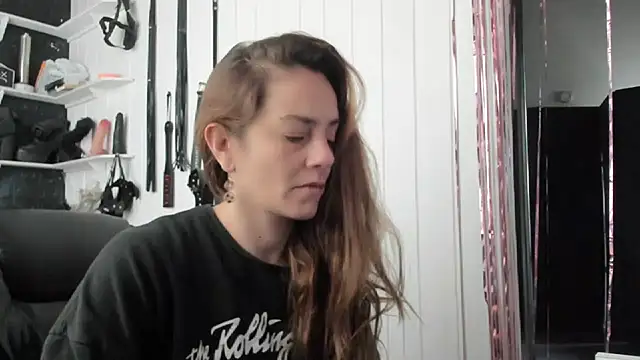 jessiburningheels online show from November 7, 2025, 12:21 pm