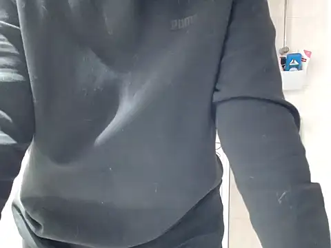 Snapshot of Lauzo21 chatting on December 22, 2025, 3:23 pm Lauzo21 online show from December 22, 2025, 3:23 pm