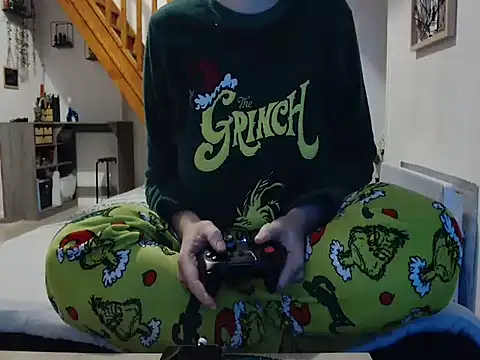 Snapshot of Lauzo21 chatting on November 24, 2025, 6:35 am Lauzo21 online show from November 24, 2025, 6:35 am