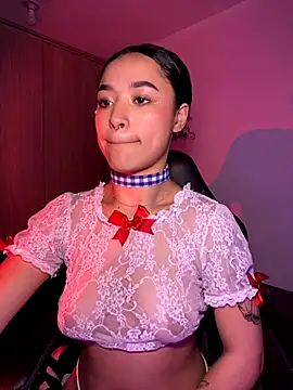 Crystal Dluna online show from November 11, 2025, 9:20 pm