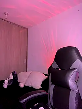 Crystal Dluna online show from October 21, 2025, 5:34 pm