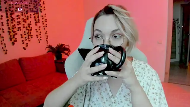 Snapshot of whoa-hoa-hoa-hoa-hoa chatting on November 4, 2025, 2:43 pm whoa-hoa-hoa-hoa-hoa online show from November 4, 2025, 2:43 pm